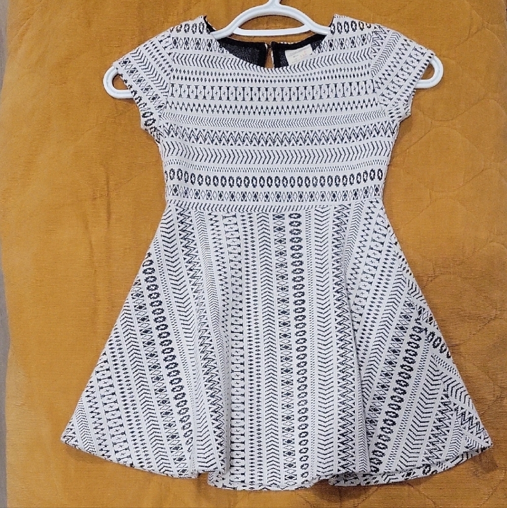 Zara Kids Size 6 Black & White Patterned Fit-and-Flare Dress